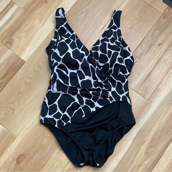 GREAT LENGTHS ONE PIECE SWIMSUIT - Picture 1 of 7